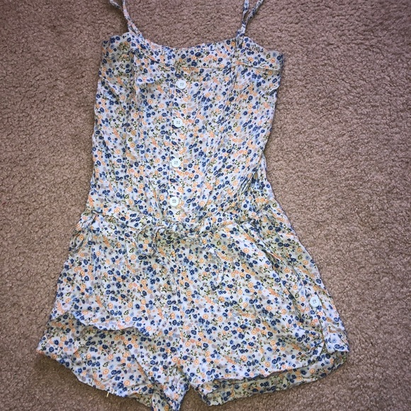 Shorts - Picture 3 of 8